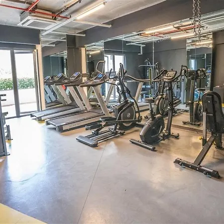Luxury & Comfort Combined - Near Airport Metro *