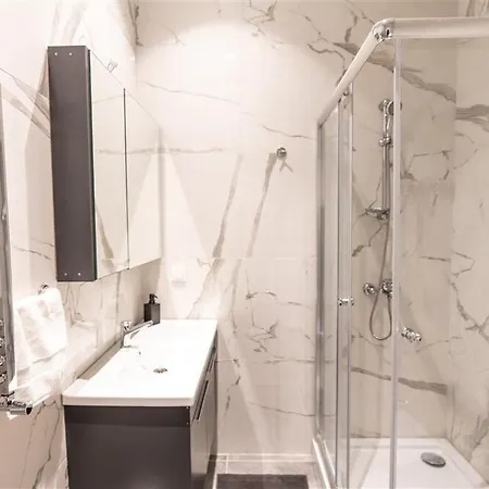 Luxury & Comfort Combined - Near Airport Metro Appartement Istambul